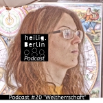 Beitragsbild zur heilig.Berlin Podcastfolge mit dem Thema Weltherrschaft. Eine Person schaut rechts aus dem Bild. Hinter ihr einen Weltkarte.